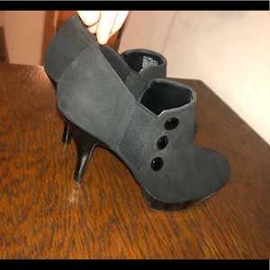 Kenneth Cole Black Shoe with Heel and Platform